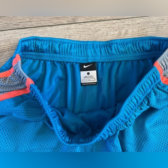 Nike Basketball Shorts - Picture 2 of 3